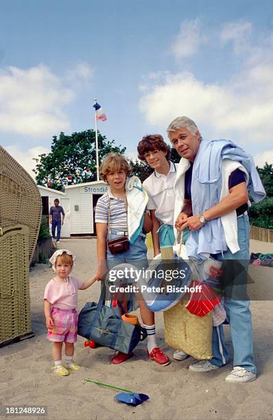 Frauke Tholen, Tarek Helmy, Timo Niessner, Peter Weck, , Berlin, Deutschland, Europa, ZDF-Serie: "Ich heirate eine Familie", Folge: "berraschungen"...