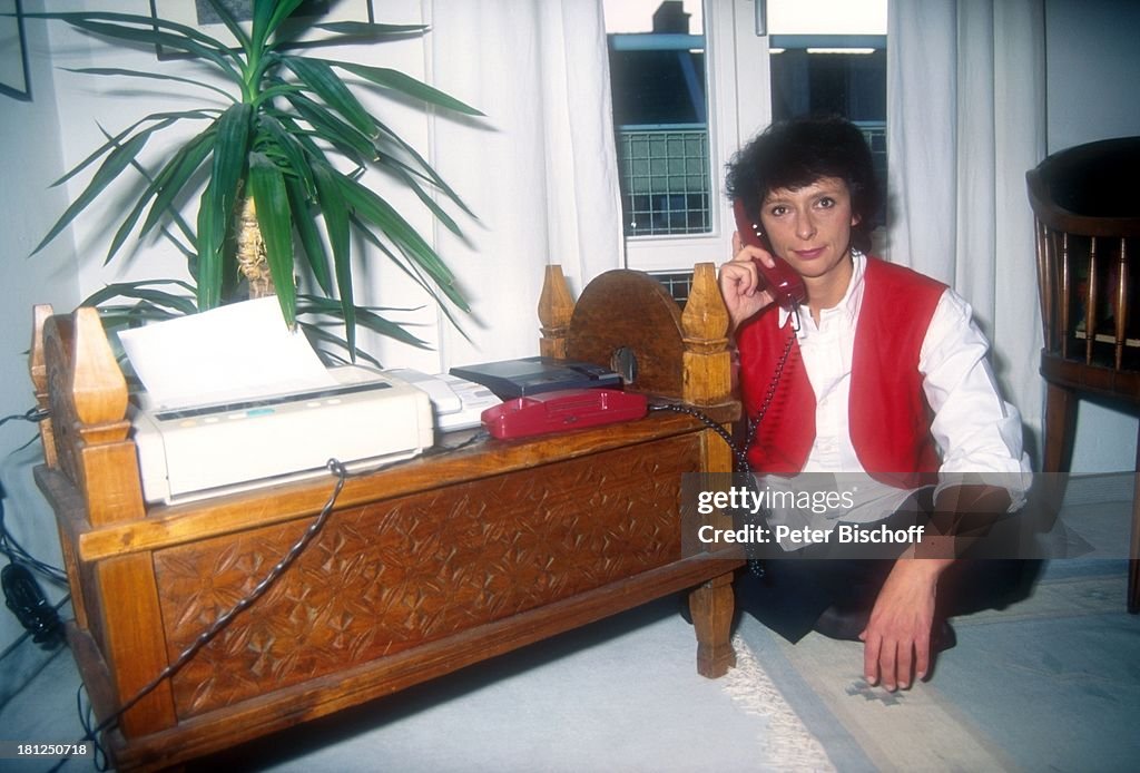 Conny Glogger, Schauspielerin, Radiosprecherin/Moderatorin, Port