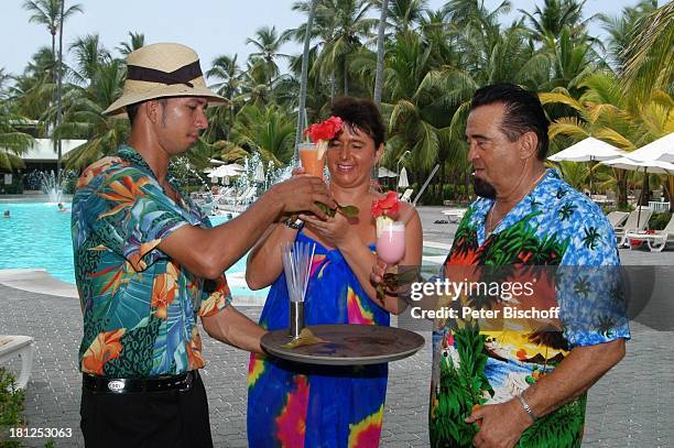 Walter Scholz , Ehefrau Silvia, Hotel-Angestellter, Hotel "Riu Palace Macao", Playa Arena Gorda, Punta Cana, Dominikanische Republik, Karibik,...