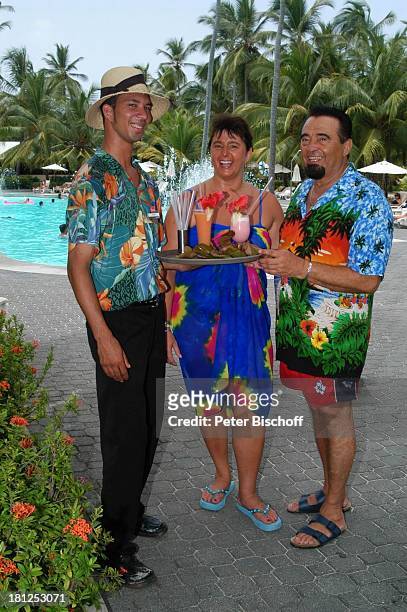 Walter Scholz , Ehefrau Silvia, Hotel-Angestellter, Hotel "Riu Palace Macao", Playa Arena Gorda, Punta Cana, Dominikanische Republik, Karibik,...