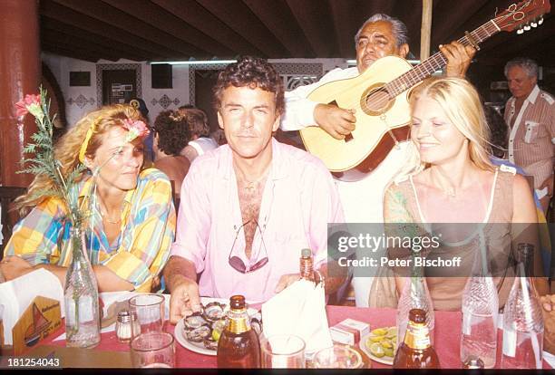 249 Dr Marlene Stock Photos, High-Res Pictures, and Images - Getty Images