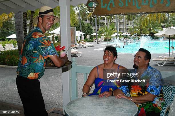 Walter Scholz , Ehefrau Silvia, Hotel-Angestellter, Hotel "Riu Palace Macao", Playa Arena Gorda, Punta Cana, Dominikanische Republik, Karibik,...