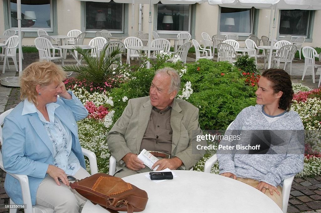 Producer Wolfgang Rademann (mi.), Andreas Winterhalder (re.), Mu