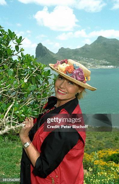 Hannelore Kramm , Küstenstraße "Chapmans Peak", Südafrika, Prod.-Nr.: 864/1996, , Küste, Wasser, Meer, Hut, Uhr, Armbanduhr, Ring, Ohrring, Ohrringe,...