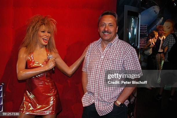 Wolfgang Stumph , Wachsfigur von Tina Turner, "Madame Tussauds Wachsfiguren-Kabinett", Amsterdam, Niederlande, ,