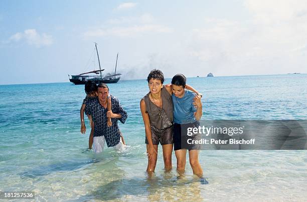 Gerit Kling , Andre Hennicke, Lisa Wolf , 10-teilige ZDF-Serie "Verschollen in Thailand", Pilotfilm, Insel Koh Samui/ Thailand/ Asien, , Meer, im...