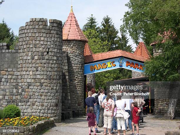Freizeitpark "Magic Park" Verden , Niedersachsen, Deutschland, Europa, Reise, Eingang, Schloß, Besucher, , Vergnügungspark,
