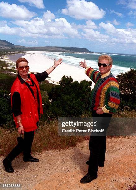 Heino, Ehefrau Hannelore Kramm, "Chapmans Bay", Südafrika, Prod.-Nr.: 864/1996, , Küste, Wasser, Meer, Strand, Brille, Sonnenbrille, Uhr, Armbanduhr,...