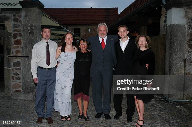 Gunther Emmerlich , Ehefrau Anne-Kathrein , Tochter Karoline Emmerlich mit Ehemann, Sohn Johannes , Freundin Romy Fischer, 60. Geburtstag von Gunther...