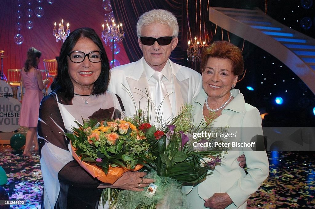 Nana Mouskouri, Heino, Lys Assia (v.l.n.r.), ARD-Show 'Herzliche