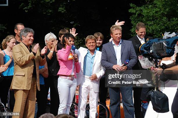 Volker Brandt, Moderatorin Madeleine Wehle, G.G. Anderson, Moderator Ludger Abeln, Bräutigam Thomas Schreiber-Tappe , ARD-NDR-Show "Die Aktuelle...