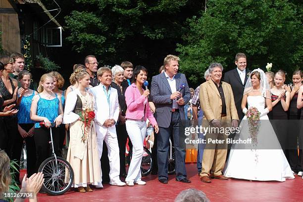 Anderson, Moderatorin Madeleine Wehle, Moderator Ludger Abeln, Volker Brandt, Brautpaar Thomas Schreiber-Tappe und Ehefrau Yvonne , ARD-NDR-Show "Die...