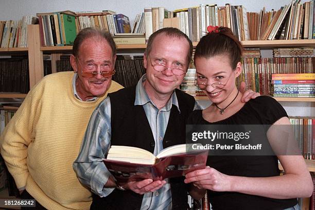 Herber Köfer, Michael Kausch, Mirjam Köfer, , Homestory, Zeuthen bei Berlin, Deutschland, , Buch, Bücherregal, Lesebrille, Brille, Tochter,...