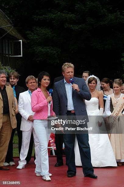 Volker Brandt, G.G. Anderson, Moderatorin Madeleine Wehle, Moderator Ludger Abeln, Braut Yvonne Schreiber-Tappe, Kartoffelkönigin Lili Schütz ,...