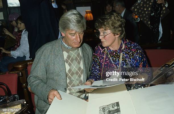 Siegfried Rauch, Maria Schell, Pressevorführung ARD-Serie: "Die glückliche Famile", Folge 10: "Schöne Bescherung", München, , Schauspielerin,...