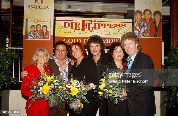 Musikgruppe "Die Flippers" und Ehefrauen: Manfred Durban mit Ehefrau Helene, Olaf Malolepski mit Sonja und Bernd Hengst mit Edith, Relais...