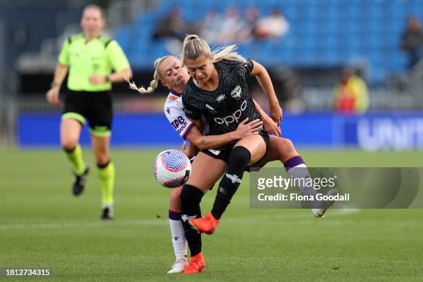 Hailey Davidson of Wellington competes with Millie Farrow of Perth during the A-League Women round six match between Wellington Phoenix and Perth...
