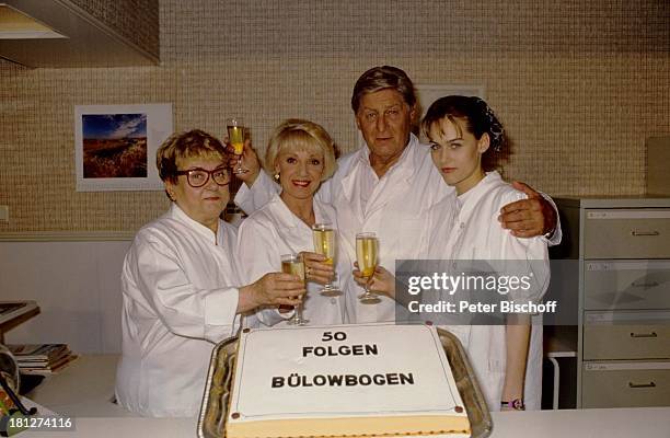 Anita Kupsch , Günter Pfitzmann, Johanna König , Gesine Cukrowski , Jubiläums-Feier zur 50. Folge der ARD-Serie "Praxis Bülowbogen", Berlin,...