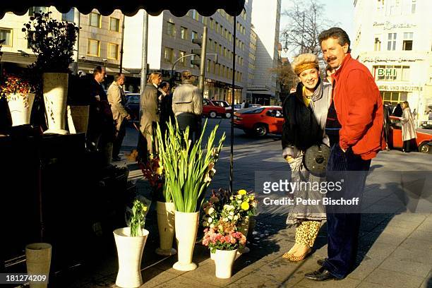 Anita Kupsch, Ehemann Klaus-Detlef Krahn, Homestory, Berlin, Deutschland, Europa, , Schauspielerin, Stirnband, Blumen, Blumengeschäft,