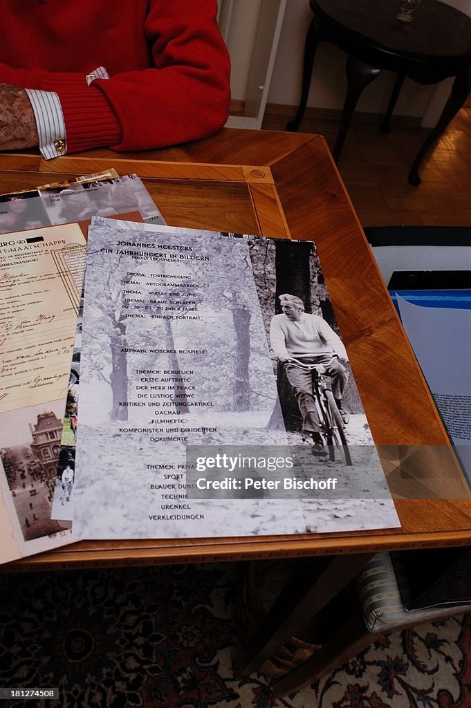 Foto-Collage 'Ein Jahrhundert in Bildern', Haus von Johannes Hee