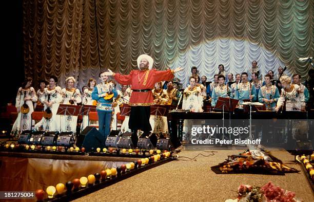 Ivan Rebroff, Balalaika-Orchester "Ossipoff", Konzert, Moskau/Russland, , Auftritt, Bühne, Sänger, "Dynamo"-Sportpalast,