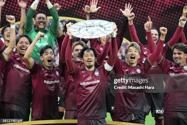 Hotaru Yamaguchi, captain of Vissel Kobe lifts the trophy after the J.LEAGUE Meiji Yasuda J1 33rd Sec. Match between Vissel Kobe and Nagoya Grampus...
