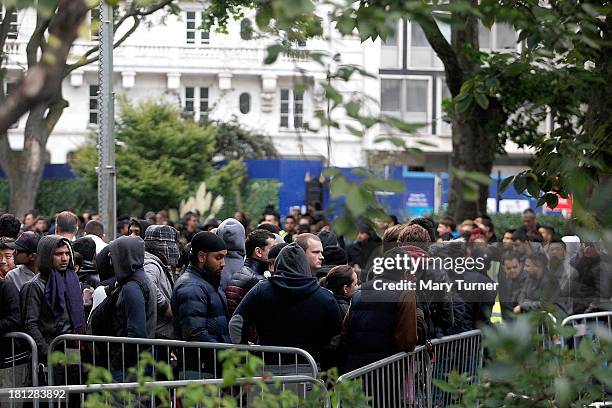 The queue to buy the first iPhone 5S and iPhone5C's in the UK, snakes around the block and into Cavendish Square park, outside the Apple store Regent...