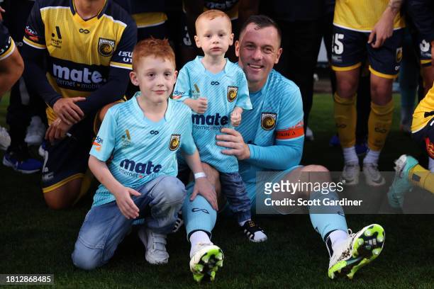 Danny Vukovic of the Mariners with his sons during the A-League Men round five match between Newcastle Jets and Central Coast Mariners at Industree...