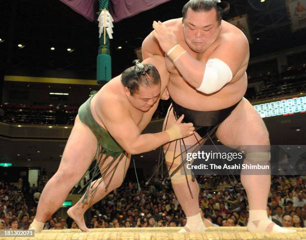 Toyohibiki throws Kitataiki during day five of the Grand Sumo Autumn Tournament at Ryogoku Kokugikan on September 19, 2013 in Tokyo, Japan.