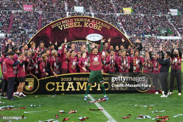 Daiya Maekawa of Vissel Kobe lifts the trophy after the J.LEAGUE Meiji Yasuda J1 33rd Sec. Match between Vissel Kobe and Nagoya Grampus at NOEVIR...