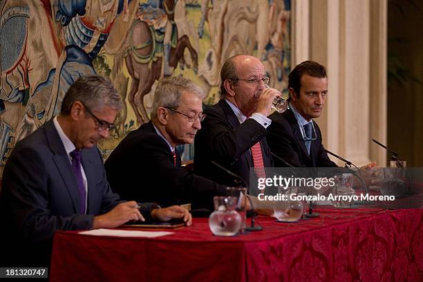 The palace's head doctor Miguel Fernandez Tapia-Ruano, Spanish surgeon Miguel Cabanela, Head of the King's House Rafael Spottorno and Spanish surgeon...