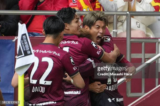 Yuya Osako of Vissel Kobe celebrates their first goal during the J.LEAGUE Meiji Yasuda J1 33rd Sec. Match between Vissel Kobe and Nagoya Grampus at...