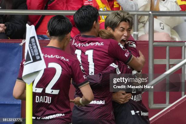 Yuya Osako of Vissel Kobe celebrates their first goal during the J.LEAGUE Meiji Yasuda J1 33rd Sec. Match between Vissel Kobe and Nagoya Grampus at...