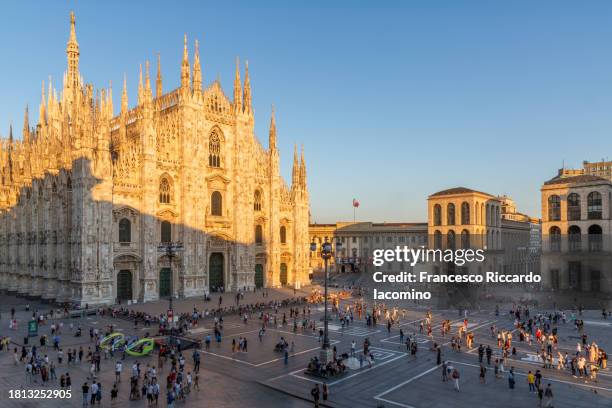 duomo cathedral, milan. sunset - milão imagens e fotografias de stock