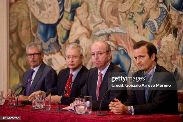 The palace's head doctor Miguel Fernandez Tapia-Ruano, Spanish surgeon Miguel Cabanela, Head of the King's House Rafael Spottorno and Spanish surgeon...