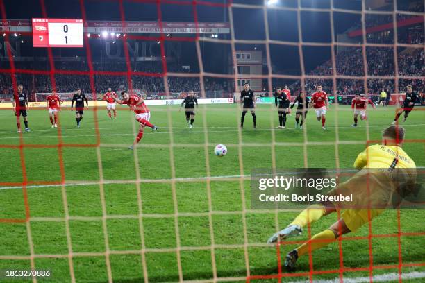 Finn Dahmen of FC Augsburg saves the penalty of Robin Knoche of 1.FC Union Berlin during the Bundesliga match between 1. FC Union Berlin and FC...