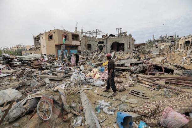 GZA: Israel-Hamas Truce: Displaced Palestinians Return To Destroyed Homes As Aid Trickles In From Egypt