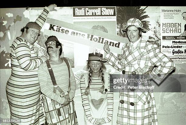 Rudi Carrell , Heinz Eckner, Bueno de Mesquita, Renate Pichler , Bühnen-Tournee "Käse aus Holland", Brühl, Deutschland, , Bühne, Auftritt, sw,...