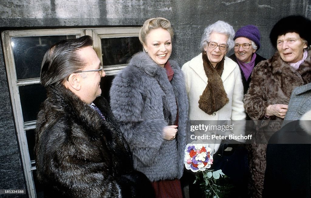 Barbara Schöne, Ehemann Jonny Buchardt, Bekannte, Standesamt, Sp