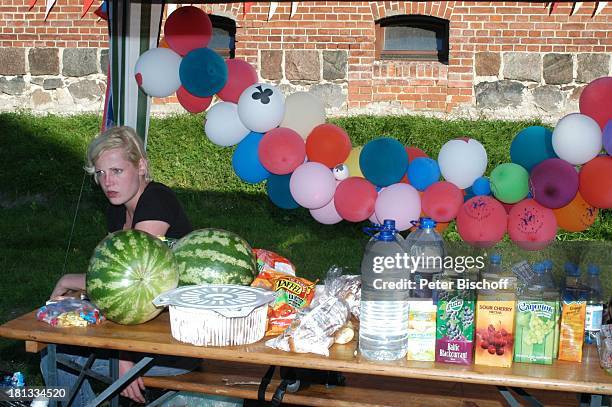 Junges Mädchen, Dorffest, Rybatschi früher Rossitten/"Kurische Nehrung"/Russland , Europa, ,