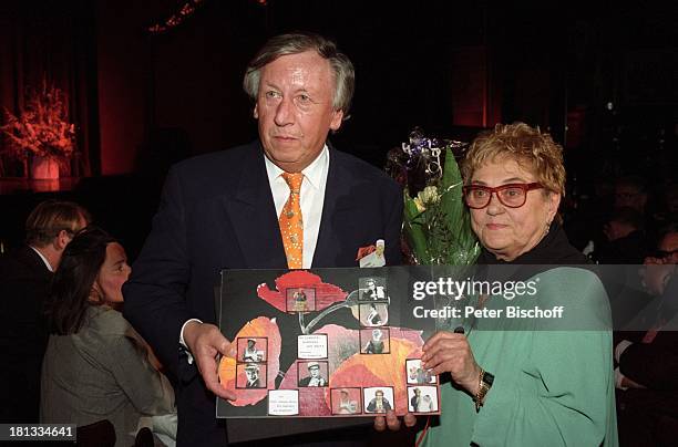 Johanna König, "Procter & Gamble"-Chef Harald Einsmann, 75. Geburtstag von "S i r P e t e r U s t i n o v", Variete "Wintergarten", Berlin,...