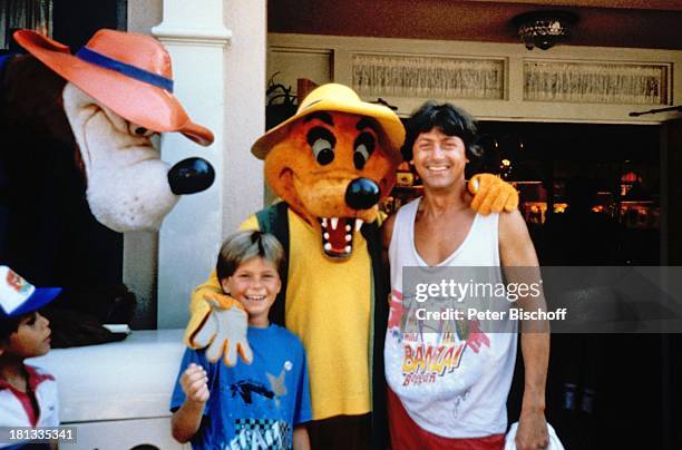 Herbert Herrmann, Sohn Florian, Rundreise, USA, Disneyland, , Disney-Figur, Unterhemd, Urlaub, Schauspieler,