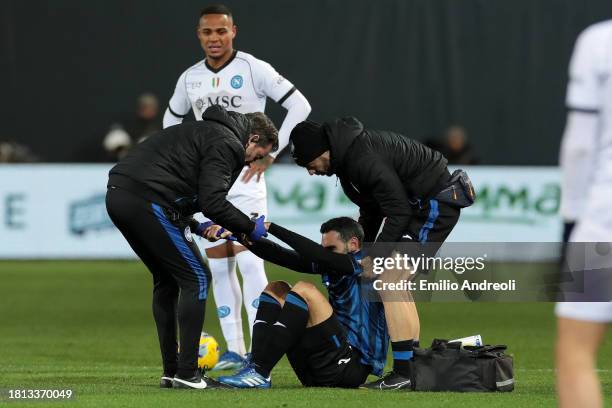 Davide Zappacosta of Atalanta BC receives medical treatment during the Serie A TIM match between Atalanta BC and SSC Napoli at Gewiss Stadium on...