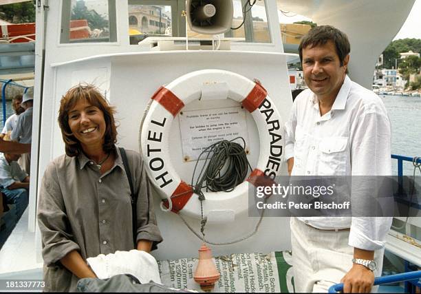 Brigitte Rokohl, Gerd Baltus, ZDF-Serie "Hotel Paradies", Folge 8 "Alles nur Theater", Insel Mallorca, Balearen, Spanien, Europa, Boot, Rettungsring,...