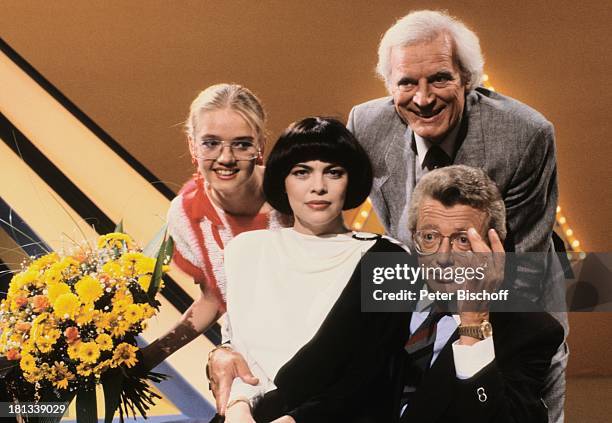 Mireille Mathieu Zdf Show Photos and Premium High Res Pictures - Getty ...