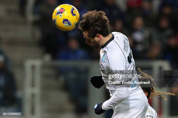 Khvicha Kvaratskhelia of SSC Napoli scores the team's first goal during the Serie A TIM match between Atalanta BC and SSC Napoli at Gewiss Stadium on...