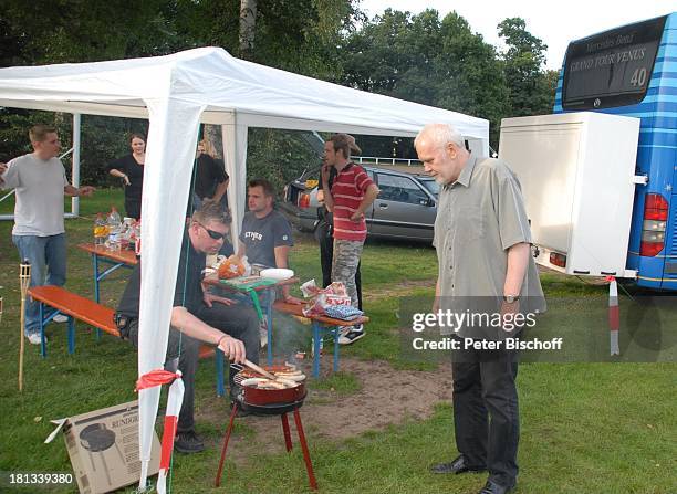 Gunther Emmerlich, Statisten, Catering-Personal, Grill-Koch, Opern-Gala "Die Zauberflöte" von W.A.Mozart, Freiluft-Aufführung , "Schlossplatz",...