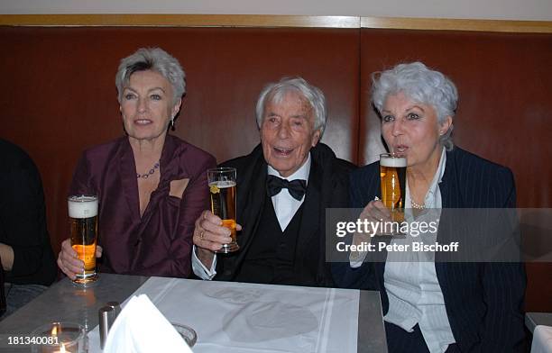 Johannes Heesters, Tochter Nicole Heesters , Tochter Wiesje, Feier nach der Gala zum 103. Geburtstag von J O H A N N E S H E E S T E R S, Hotel...