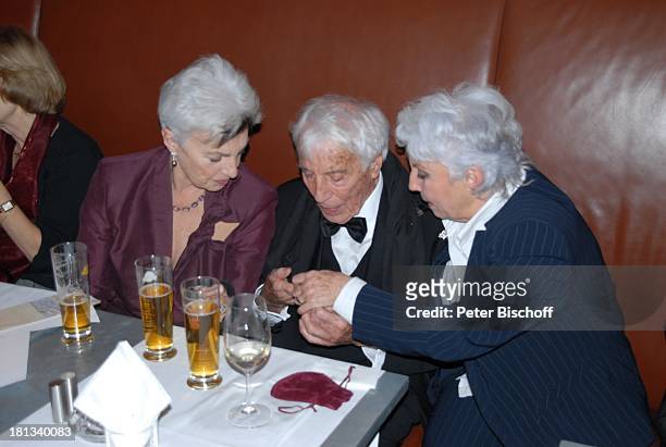 Johannes Heesters, Tochter Nicole Heesters , Tochter Wiesje, Feier nach der Gala zum 103. Geburtstag von J O H A N N E S H E E S T E R S, Hotel...