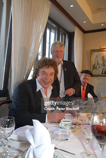 Tony Marshall , Karl-Gerhard Sievers , Dr. Günter Willumeit , Eintrag ins "Goldene Buch" der Stadt, 11. Verleihung "Münchhausen-Preis der Stadt...